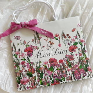 💐💐ถุงกระดาษหูหิ้ว Miss Dior