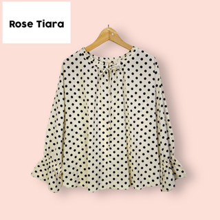 เสื้อ Rose Tiara ผ้าโพลีเนื้อดี ไซด์ -  40   อก 54 ยาว 26 นิ้ว เสื้อทรงสวยน่ารักมาก ลายจุดสวย คอสวย ผ้าดีทิ้งตัวสวย