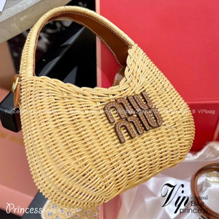MIU-MIU Wander wicker hobo bag 8" สวยหวานน้ำตาลเรียกแม่กันเลยจ้าใบนี้ กระเป๋าถือ กระเป๋าสานวินเทจวินใจงานที่แม่ชมเลือก