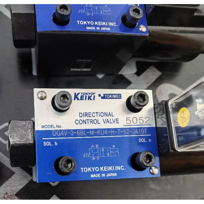 TOKIMEC​ / TOKYO​ KEIKI​ SOLENOID​ VALVE​ DC24V​ Model​ : DG4V-3-6BL-M-KU4-H-7-52-JA107