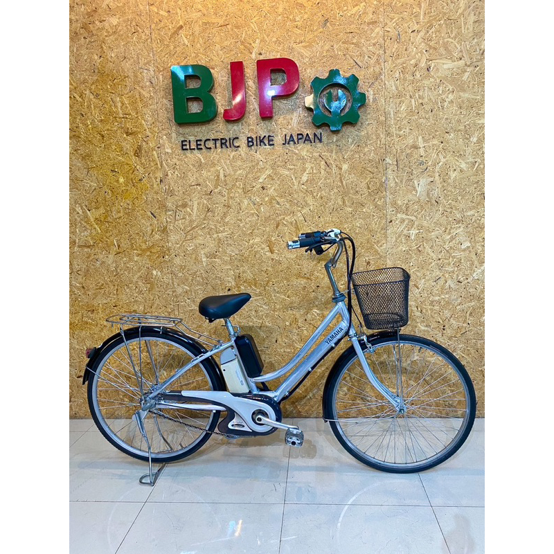จักรยานแม่บ้านไฟฟ้าญี่ปุ่น แบรนด์ 𝒀𝑨𝑴𝑨𝑯𝑨 ล้อ 𝟐𝟔" สีอลูมิเนียม