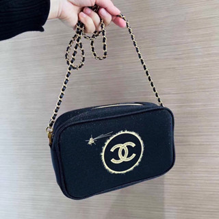 (แท้/พร้อมส่ง) มีโซ่ Chanel Beaute Black Glitter Makeup Pouch