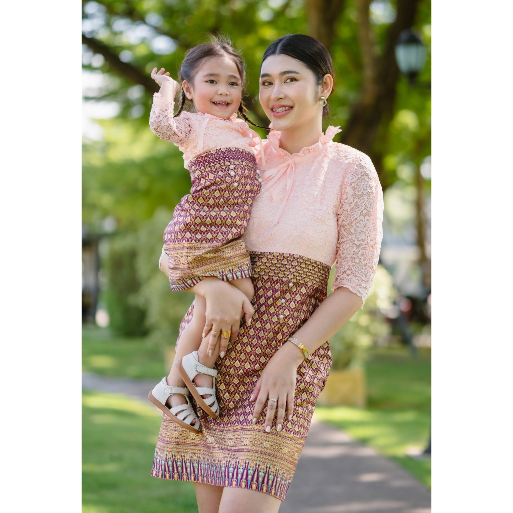 ชุดไทยประยุกต์ ชุดไทยเด็กหญิง ผู้หญิง Mae Pilai  ชุดครอบครัว ชุดไทยคู่แม่ลูก ชุดไทยทำบุญ ชุดไทยไปงาน ชุดไทยทำบุญบ้าน