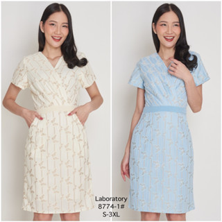 Laboratory  เดรส 8774-1# เดรสลูกไม้อัดผ้ากาว คอวีป้าย