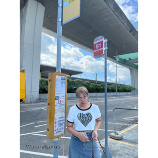 เสื้อครอปแต่งขอบ สกรีนลาย