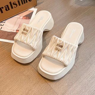 Fshow Sale รองเท้าแตะเสริมส้น รองเท้าแบบสวมส้นตึก ตรงตัวสวมมีอักษรสีทองติดไปด้านหน้า มันเริ่ดนะ
