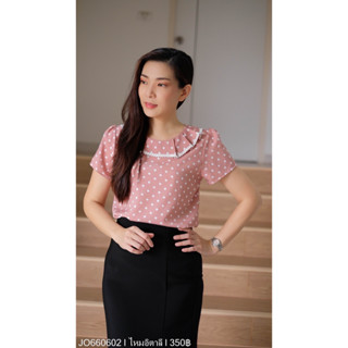 คอกลม-ปกทวิตลูกไม้-จุดชมพู
