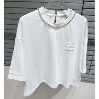 MIU MIU RHINESTONE EMBELLISHED CROPPED T-SHIRT เสื้อครอปคอกลมแขนสั้น แบรนด์มิวมิว ประดับเพชรคริสตัล