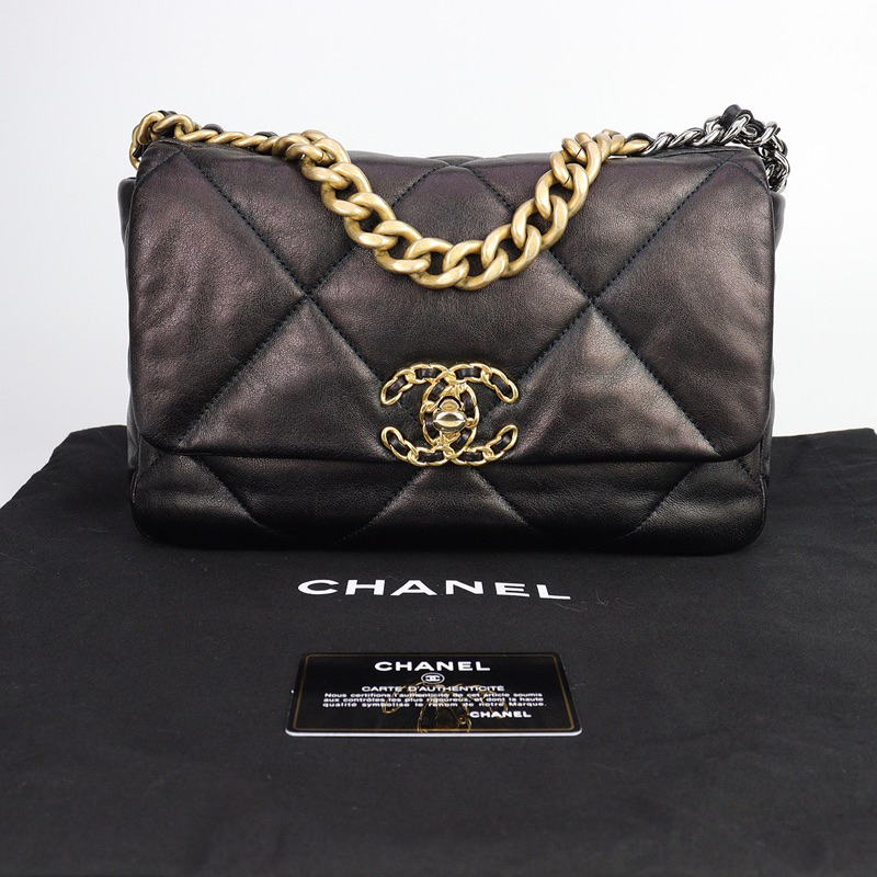 CO230309147] Chanel / 19 Flap Bag Lambskin