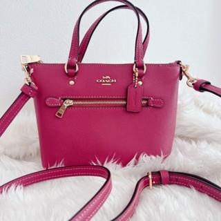 💜❤️👜NEW COACH Mini Gallery Crossbody In Signature Canvas 🥰👜มีหลายสีเข้ามาใหม่คร้า ขนาดน่ารักกก
