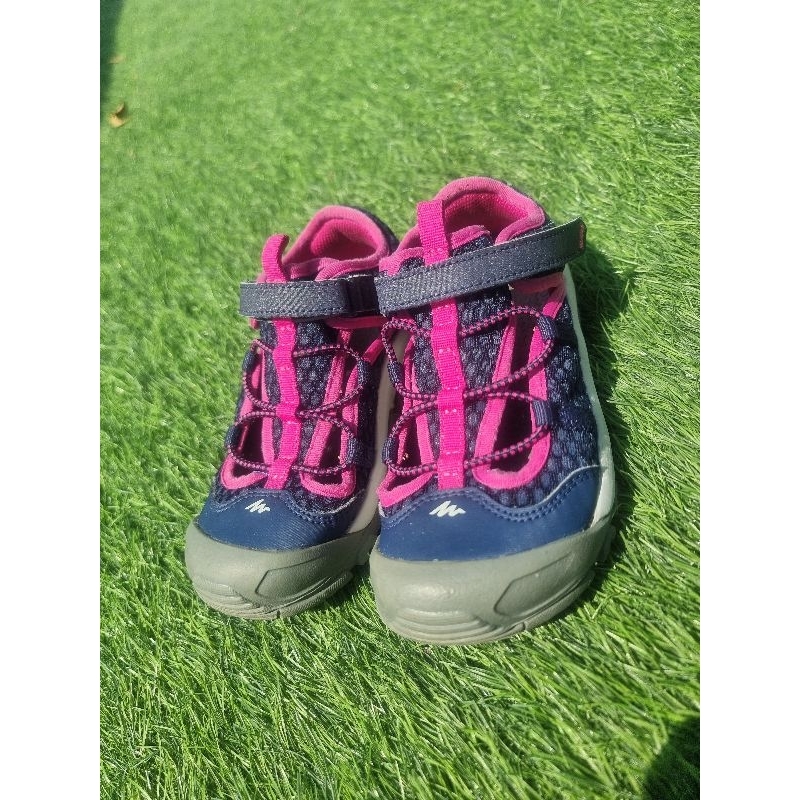 รองเท้ารัดส้น Quechua แท้จาก Decatlon พื้นเต็มสภาพใหม่ เท้ายาว17-18cm.
