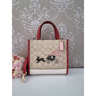 (ผ่อน0%) กระเป๋าสะพายข้าง Coach Lunar New Year Dempsey Tote 22 In Signature Canvas With  CF404 สีแดง ลายซีสีครีม