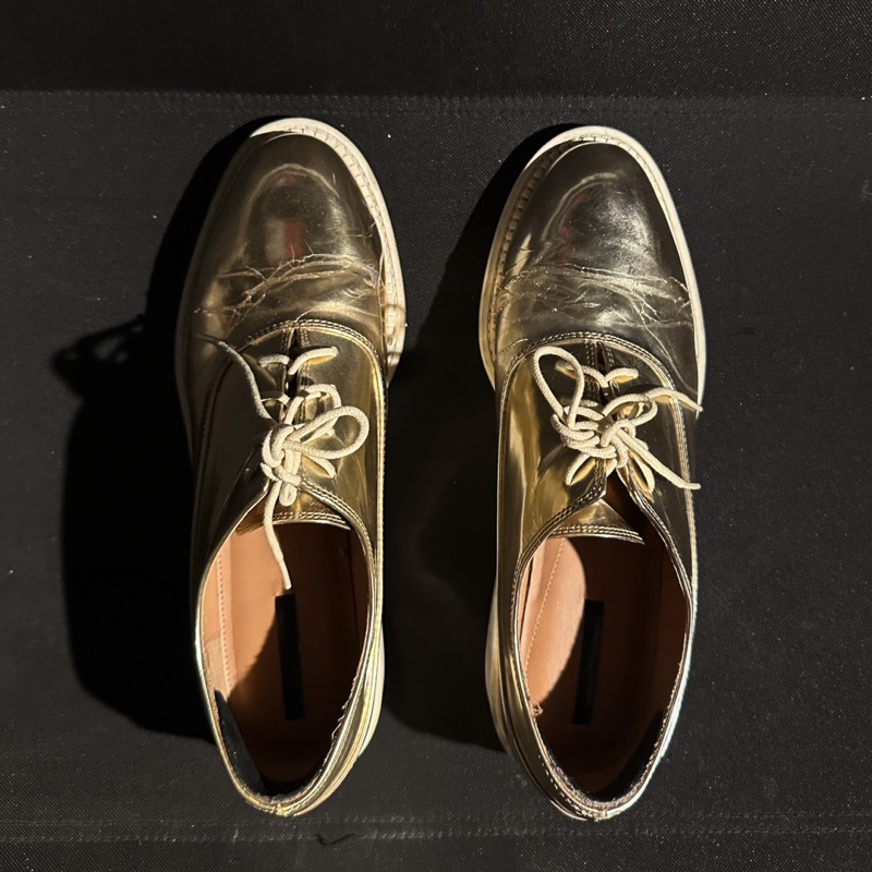 รองเท้า zara สีทอง มือสอง