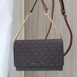 มีสองสี Michael Kors MK 35F0GTVC8B Jet Set MD MF Phone Xbody