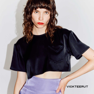 VICKTEERUT Short Sleeve Satin Crop Top เสื้อครอป แขนสั้น ผ้าซาติน