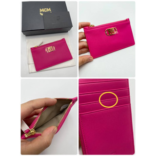 พร้อมส่ง 🔥Sale 3999🔥(ช็อปคิง) ที่ใส่บัตร MCM  ขนาด : 5 x 3 นิ้ว ❌ตำหนิจิ๊ดๆ ตามรูปสุดท้าย ขอคนรับได้ ไม่สังเกตแทบไม่รู้