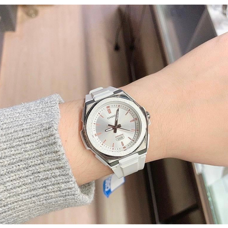 นาฬิกาผู้หญิง CASIO LWA-300H รับประกัน 1 ปี