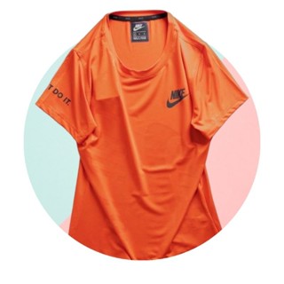 เสื้อยืดออกกำลังกาย Nike (ผู้หญิง)