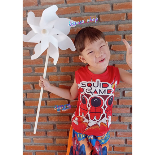 กังหันลมพลาสติกสีขาว 7 ใบ หน้ากว้าง 32 เซนติเมตร ก้านไม้ยาว 60 เซนติเมตร