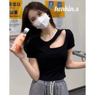 henkin.sพร้อมส่ง🔥เสื้อท่อนบน🍒เสื้อยืดแขนสั้นฉลุลายสำหรับผู้หญิงเสื้อตัวสั้นทรงสลิมดีไซน์ใหม่