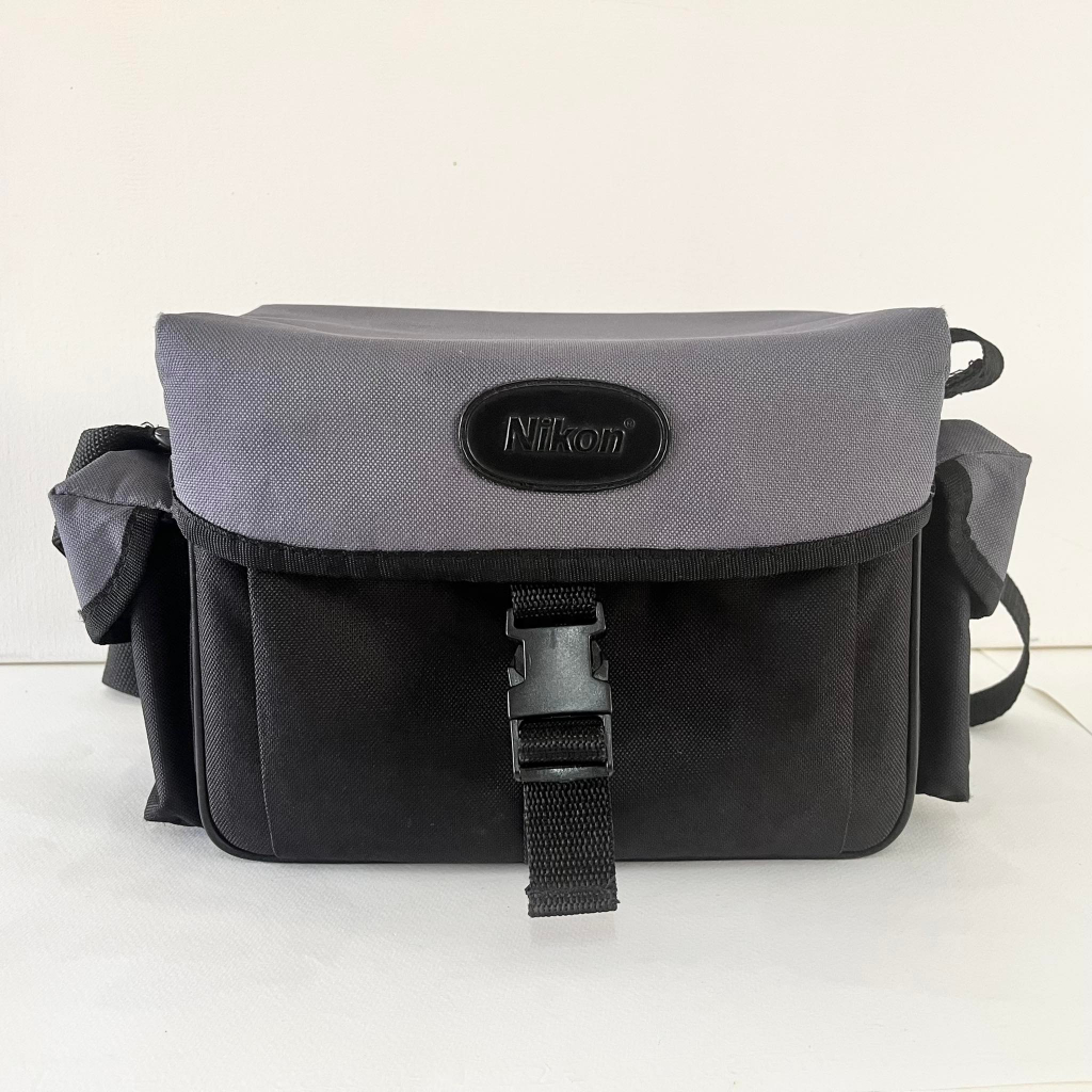 Nikon กระเป๋ากล้อง/ Camera Shoulder Bag/ สีเทาดำ/ Size 25*16*18 cm/ สินค้ามือสอง