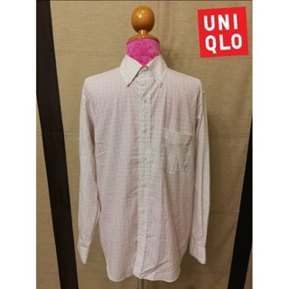 UNIQLO Brand_2nd hand เสื้อเชิ้ตแขนยาวลายตาราง วัสดุผ้าฝ้าย​ ​100%/ Size M/ Made in China 🇨🇳/ แท้มือสองกระสอบนำเข้า​