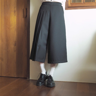 half pleated wide pants / กางเกงขายาว อัดพลีทข้างเดียว