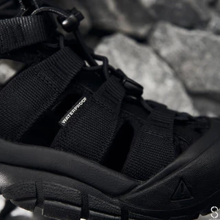 Keen รองเท้าผู้ชาย รุ่น Men's NEWPORT H2 (TRIPLE BLACK)