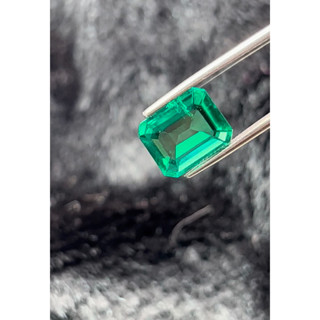 Biron Lab emerald 4.60 carats size 12.50x10.50mm