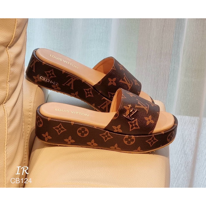 เตารีด L0uis Vuitt0n ปักอะไหล่ ใส่ลำลอง น้ำหนักเบา น่ารักมาก ใส่สบาย ปั้มแบรนด์แต่งอะไหล่ทองเหลืองงา