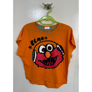 เสื้อยืด sesame street Elmo สีส้มสด อก 44” ยาวหน้า 22 “ ยาวหลัง 24”