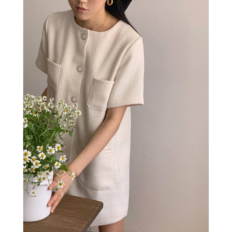 พร้อมส่ง เดรสสั้น สไตล์เกาหลี สีขาวครีม dress เนื้อผ้าดีมาก แนวเรียบหรู ดูดี ตัวนี้เป็นเอฟวรี่เดย์ลุค ใส่ไปคาเฟ่ 62007
