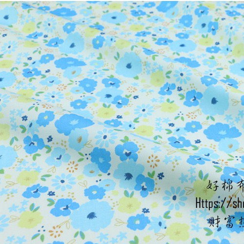 ผ้าคอตตอน 100% ทอทวิล หน้ากว้าง1.6 เมตร พิมพ์ลายดอกไม้เล็กๆ