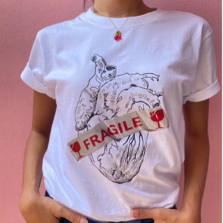 เสื้อยืดข้อความ Be careful,it’s fragile.