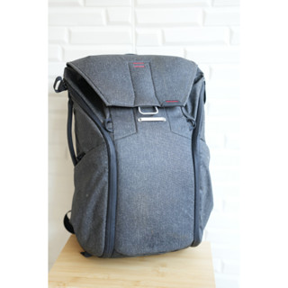 กระเป๋ากล้อง Peak Design มือสอง รุ่น Everyday Backpack 20L V1 สี Charcoal