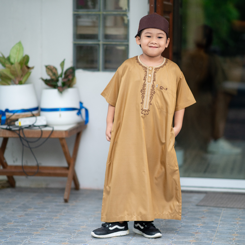 ชุดโต๊ปเด็กชายแขนสั้น ผ้าสปันขัดเงา ปักด้วยลวดลายสวยงาม มีไซส์ตั้งแต่ 2ปี-14ปี BA11วาริสมุสลิม EP2.