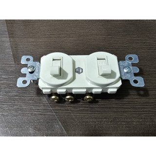 Leviton Switch คู่ 15A พร้อมฝาครอบ