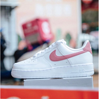 🔥ลดเพิ่ม 15% ทักแชทรับโค้ด🔥 WMNS Air Force 1 07 ESS TRND  "Desert Berry" DQ7569-101 ของแท้