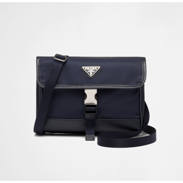 กระเป๋า พร้อมส่ง ของแท้100% การ์ด+อุปกรณ์ตรบ Prada Re-Nylon and Saffiano Leather Smartphone Case