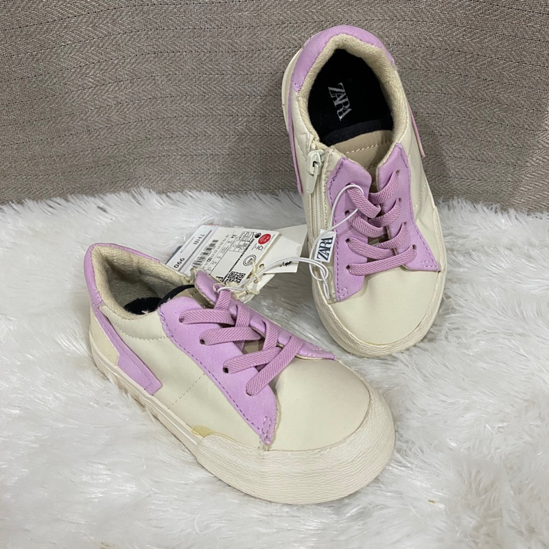 NEW WITH TAG รองเท้าสีขาวม่วง  size 14.9CM 24EUR 15.5MEX