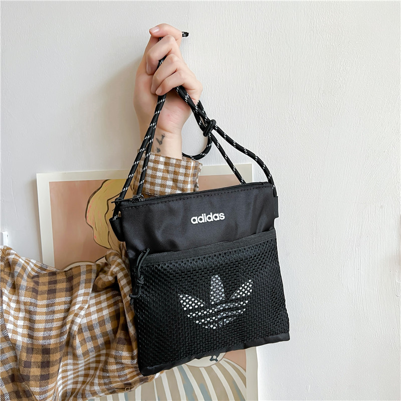 adidasกระเป๋าสะพายข้างแนวทแยงมุมแฟชั่น（สินค้าพร้อมส่ง)）
