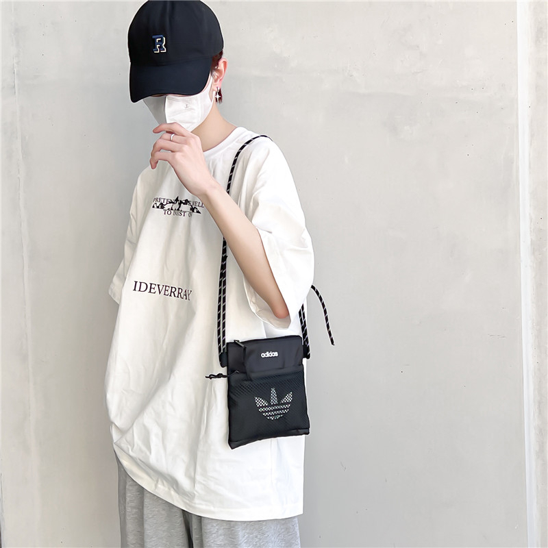 adidasกระเป๋าสะพายข้างแนวทแยงมุมแฟชั่น（สินค้าพร้อมส่ง)）