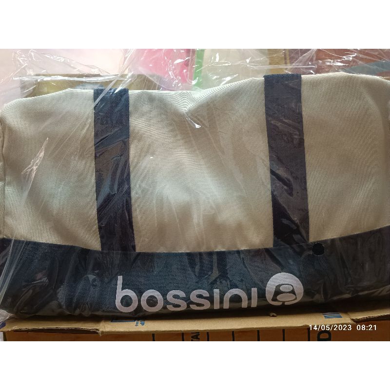 กระเป๋าสะพาย Bossini สีขาว/น้ำเงิน
