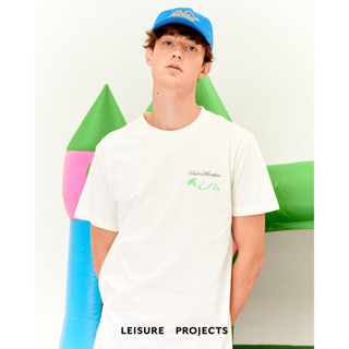 (LEISURE PROJECTS)  "PRIDE MANIFESTO" REGULAR FIT T-SHIRT เสื้อยืดเเขนสั้นทรง REGULAR ผ้า premium cotton ปัก เเละพิพม์ ล