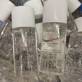 น้ำตบผิวกระจ่างใส   Christian Dior DiorSnow Essence of Light Brightening Light-Activating Micro-Infused Lotion 15 ml.