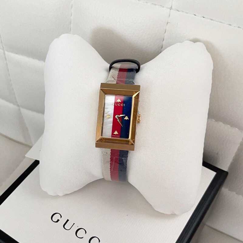 🦋สินค้าพร้อมส่ง🦋  New🤍Gucci G-Frame White Red And Blue Mother Of Pearl Dial Watch YA147405 size 22 mm