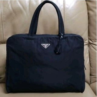 Prada Nylon Briefcase มาแต่ตัวตามรูปเลยค่ะ มีลูกกุญแจแม่กุญแจ