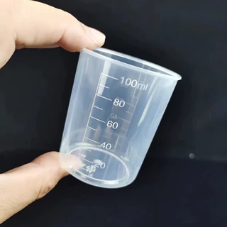 ถ้วยตวงพร้อมฝาปิด 2 ขนาด (50 ml / 100 ml) แก้วพลาสติกมีฝา - แพ็ค 12 ชิ้น