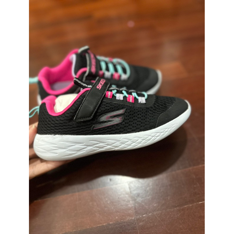 รองเท้าผ้าใบเด็ก Skechers สีดำ ชมพู Size 19cm มือสอง
