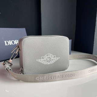 กระเป๋าสะพายข้าง Christian Dior Pouch with shouder strap  งาน Vip 💛